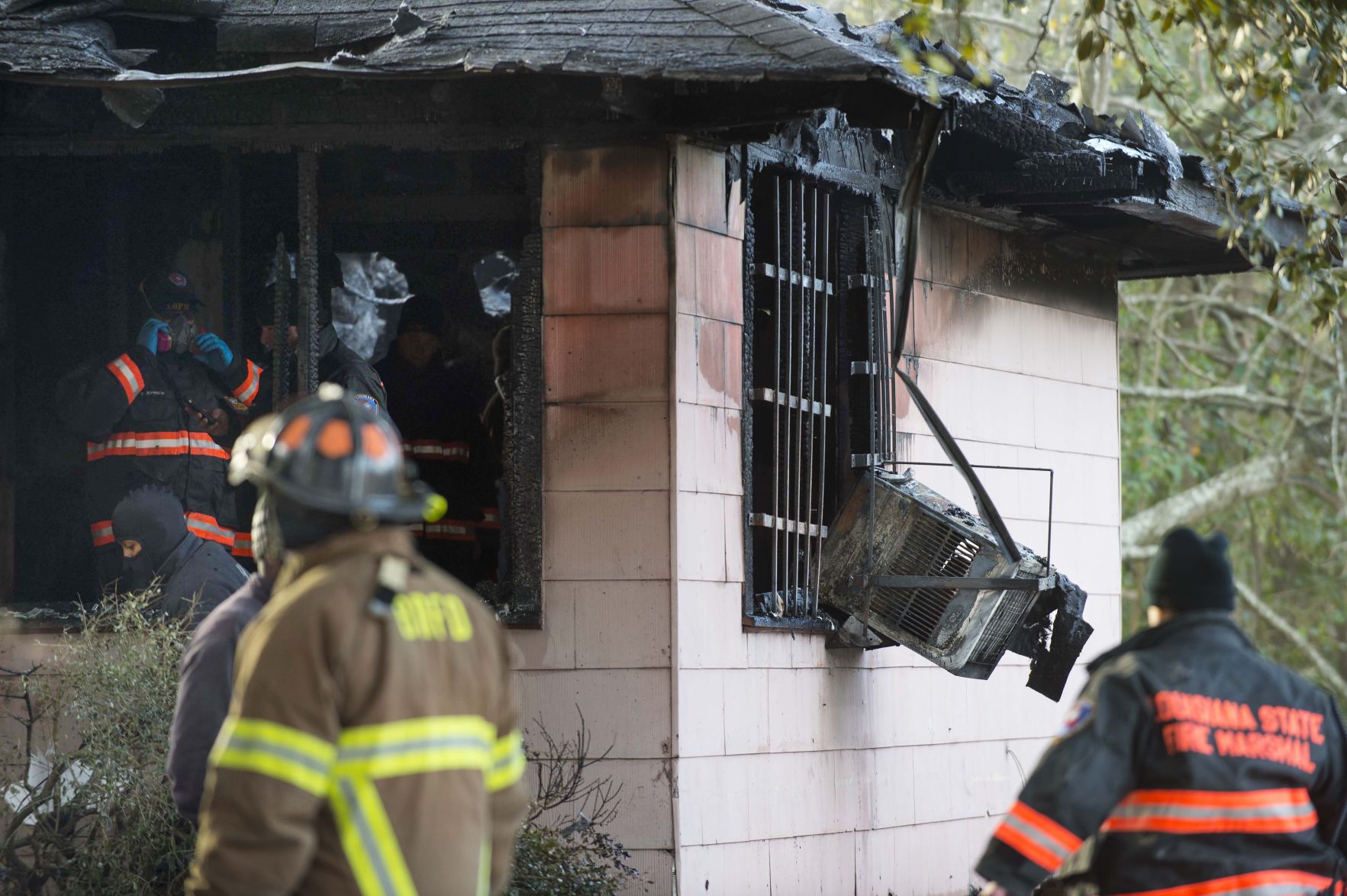 BR.multiplefatalityfire423.010618.jpg